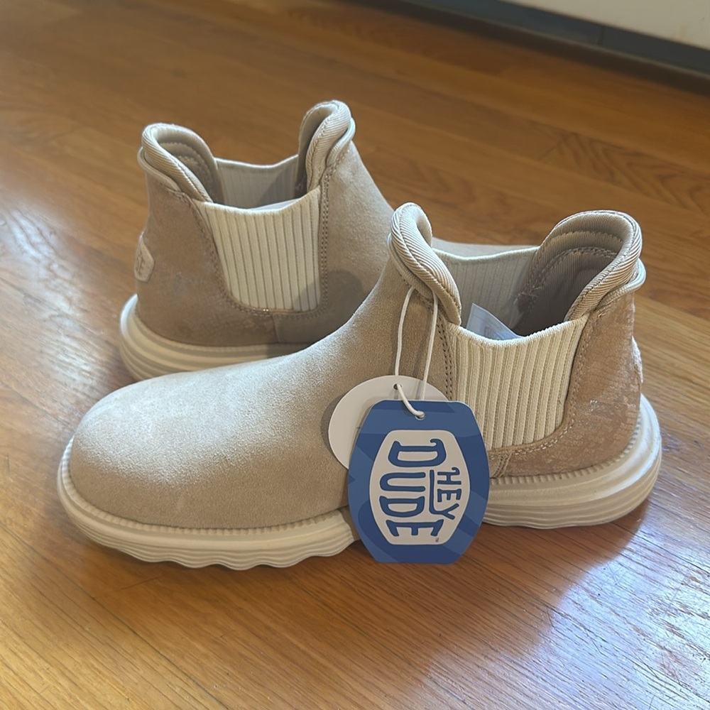 Hey dude Branson suede sand/snake - size 7 NWT